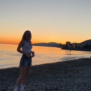 Meet your Posher, Emma